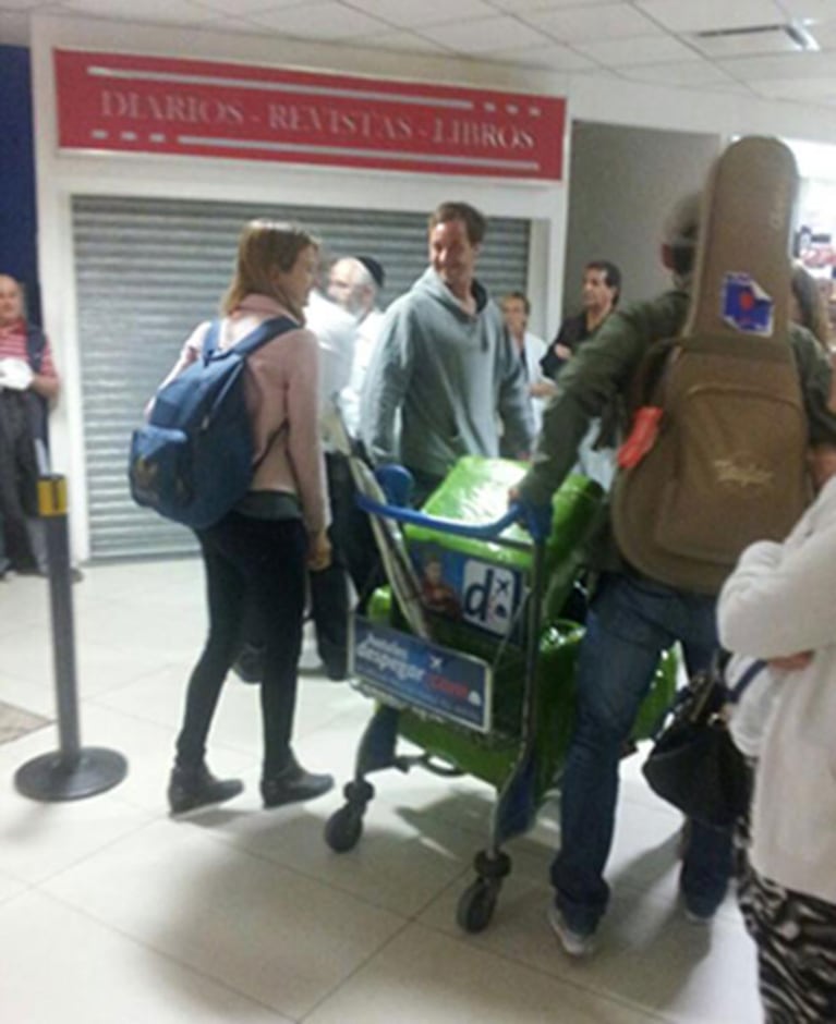 Lali Espósito y Marcela Kloosterboer casi se cruzan en Ezeiza. (Foto:web)