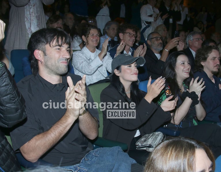 Lali Espósito y Pedro Rosemblat en el teatro (Foto: Movilpress).