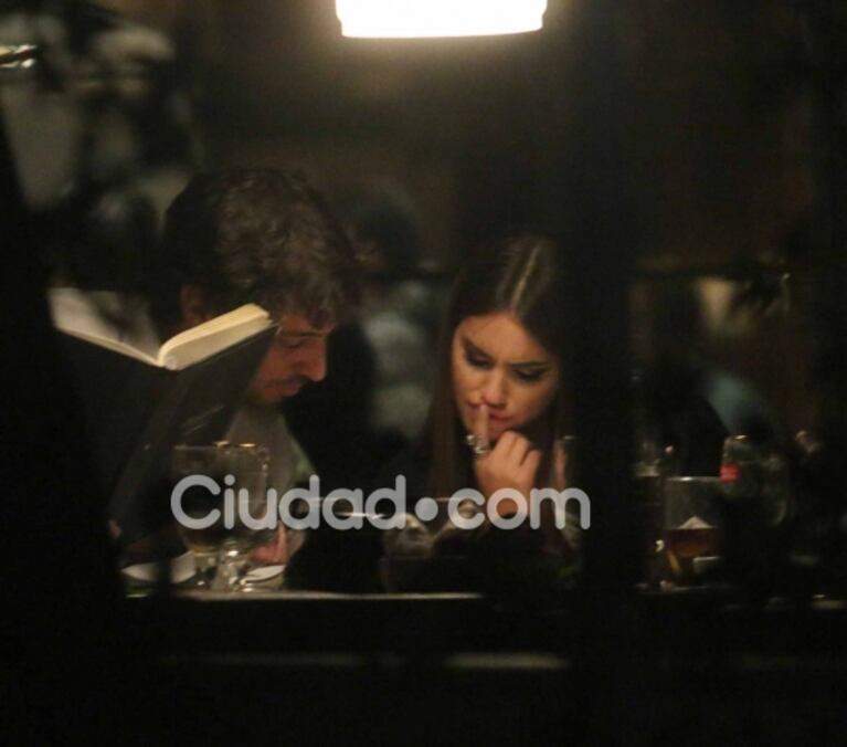 Lali Espósito y Santiago Mocorrea, mimos y besos apasionados en plena cena... ¡y a la vista de todos!