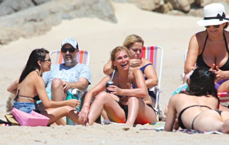 Lali Espósito y Santiago Mocorrea, pasión en Punta del Este: celebraron el primer año de amor