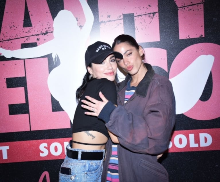 Lali Espósito y Tini Stoessel: las fotos de su encuentro buena onda en el show de Nathy Peluso