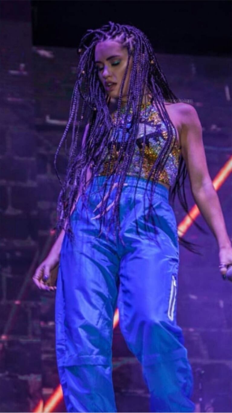 Lali Espósito y un cambio radical de look: se hizo unas trencitas africanas larguísimas
