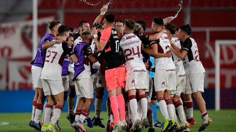 Lanús aclara la situación de los casos de coronavirus en la previa de la semifinal con Vélez. Foto: AFP.