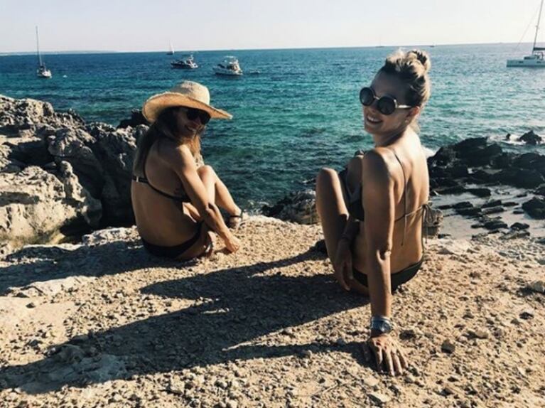 Las apasionadas vacaciones del Pocho Lavezzi y Yanina Screpante en Ibiza: mimos y foto sexy juntos