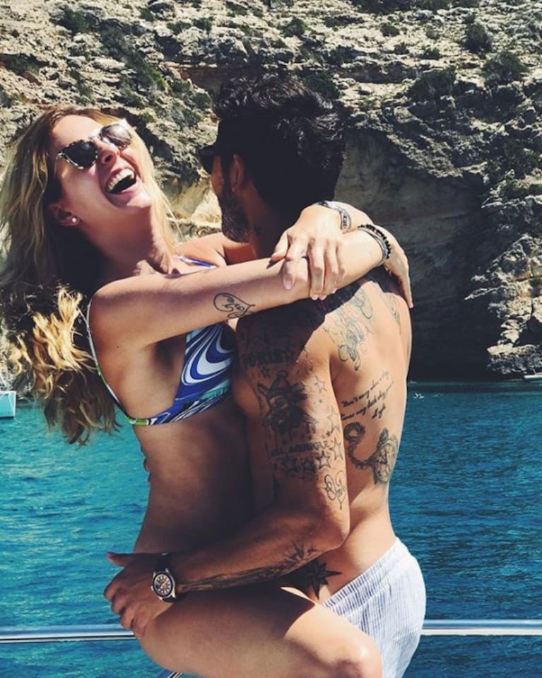 Las apasionadas vacaciones del Pocho Lavezzi y Yanina Screpante en Ibiza: mimos y foto sexy juntos 