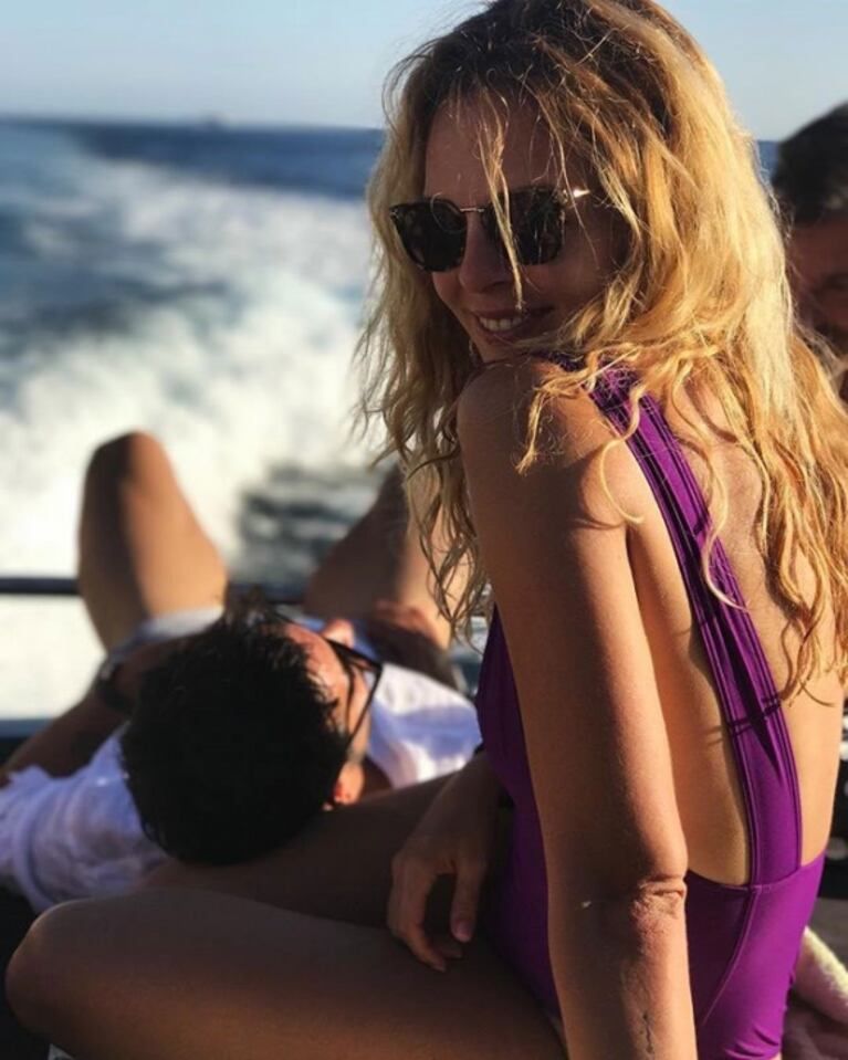 Las apasionadas vacaciones del Pocho Lavezzi y Yanina Screpante en Ibiza: mimos y foto sexy juntos