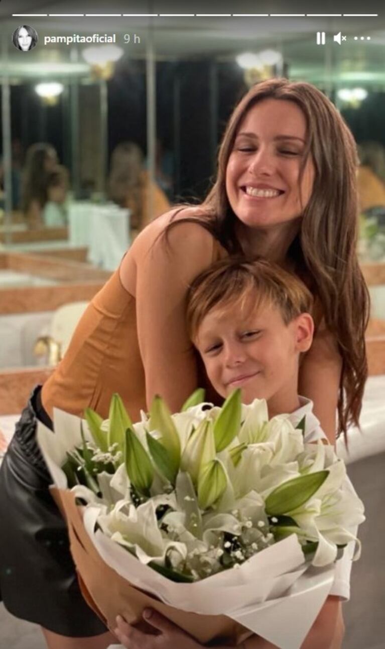 Las bellas fotos de Pampita junto a sus hijos en el Día de la Mujer y el romántico mensaje de Roberto García Moritán