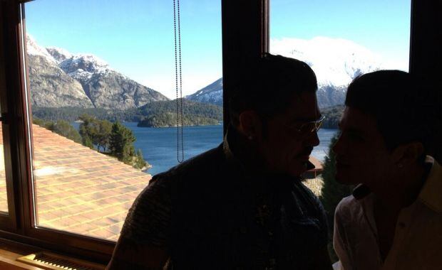 Las (¡carísimas!) vacaciones de Fort y Rodrigo Díaz, en Bariloche (Foto: Twitter).