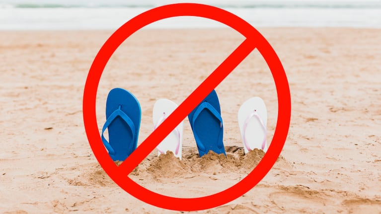Las clásicas ojotas de verano no corren más en la playa y se les viene un reeemplazo. Foto: Freepik