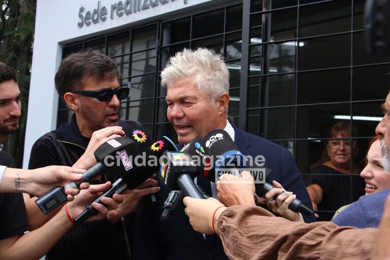 Las crudas fotos de Morena Rial encapuchada a la salida de la fiscalía
