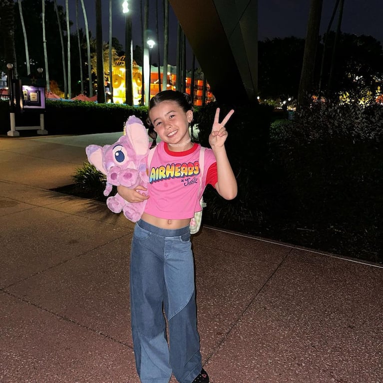 Las divertidas fotos de China Suárez con sus hijos en Disney: looks súper cancheros y mucha aventura