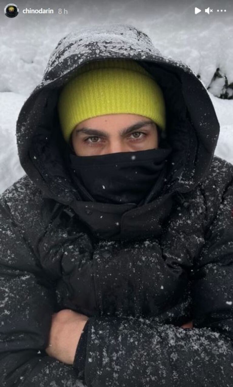 Las divertidas imágenes de Chino Darín y Úrsula Corberó en la histórica nevada en Madrid: "Ojalá esto no sea el fin del mundo"