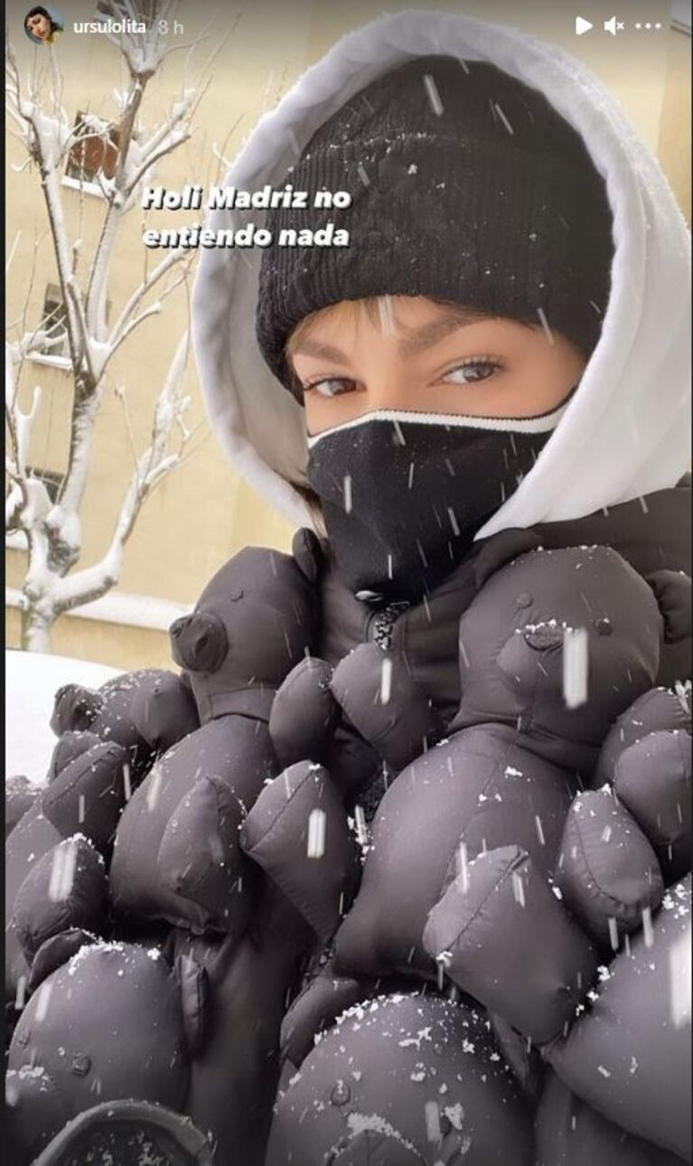 Las divertidas imágenes de Chino Darín y Úrsula Corberó en la histórica nevada en Madrid: "Ojalá esto no sea el fin del mundo"