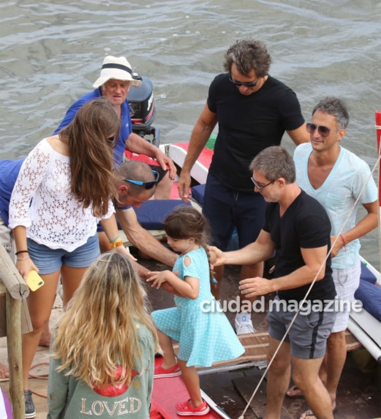 Las divertidas vacaciones de Adrián Suar junto a su hija Margarita y Gustavo Bermúdez en Punta: juegos en familia y paseo en lancha con amigos