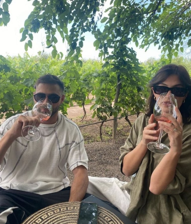 Las divertidas vacaciones de Ricky Montaner y Stefi Roitman en Mendoza: spa, vino y mucho amor