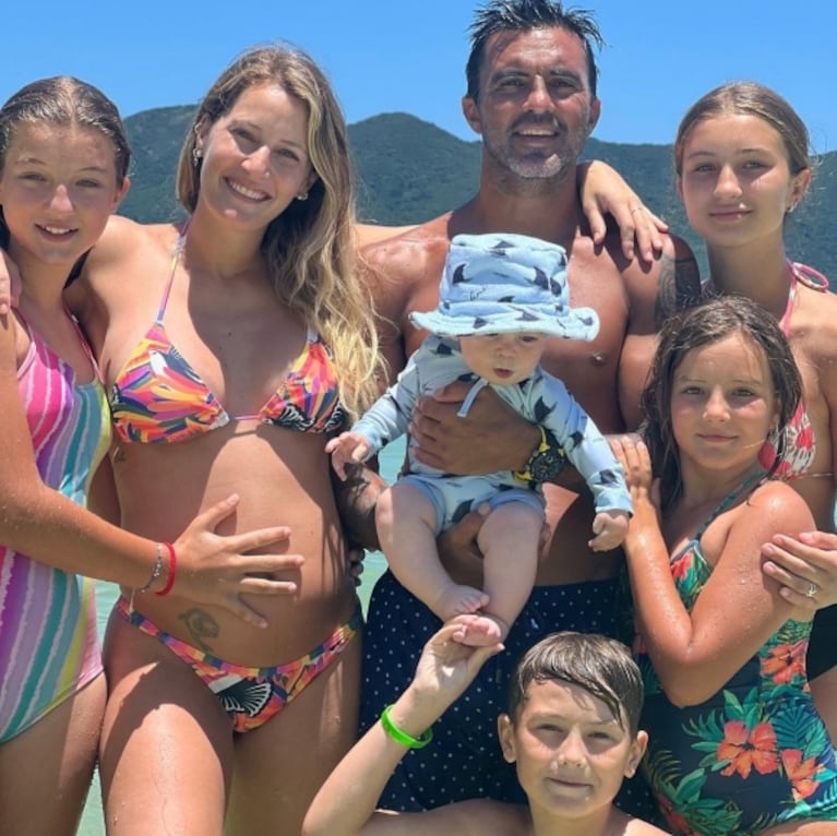 Las dulces fotos de Mica Viciconte con las hijas de Fabián Cubero y Nicole Neumann tocándole la pancita: "Sus hermanitas"