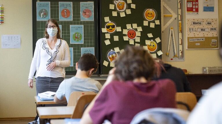 Las escuelas deben garantizar una "buena circulación de aire", dijo el ministro Salvarezza. Foto: EFE.