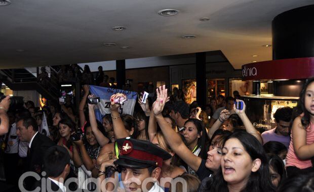 Las fans argentinas enloquecieron ante la presencia de Sanz (Foto: Jennifer Rubio). 