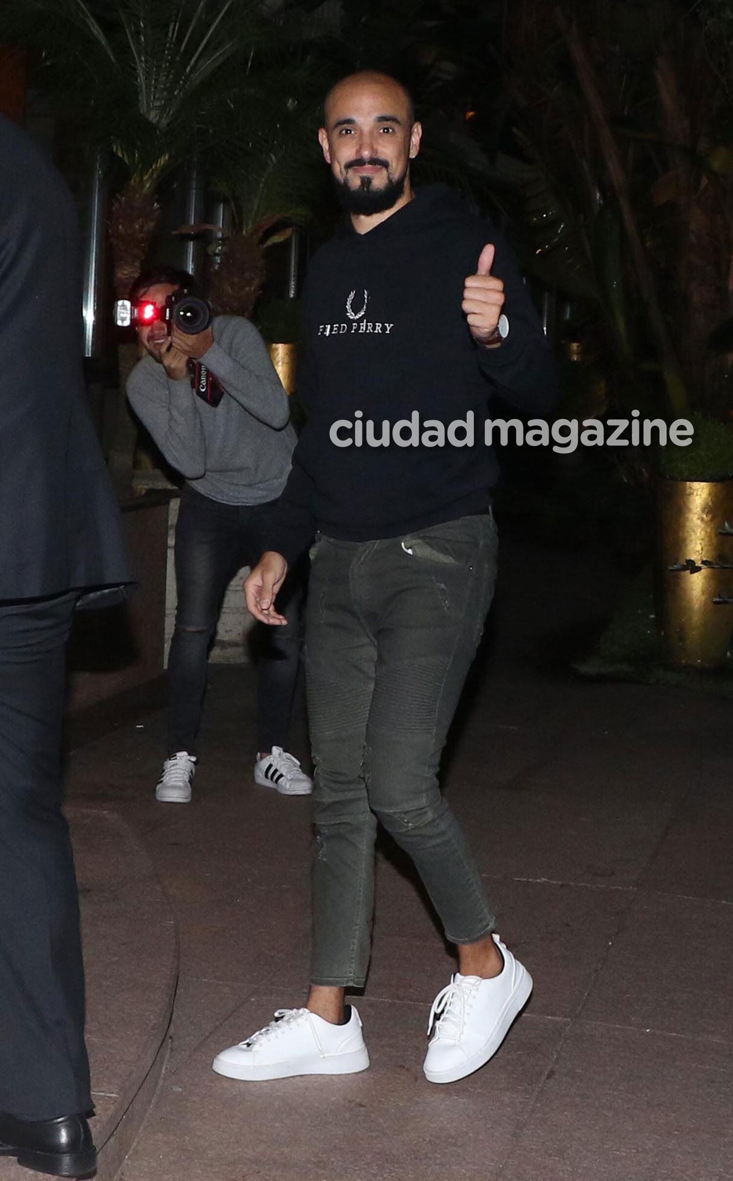 Las fotos de Abel Pintos con su novia Mora Calabrese en Punta del Este. Foto: GM Press
