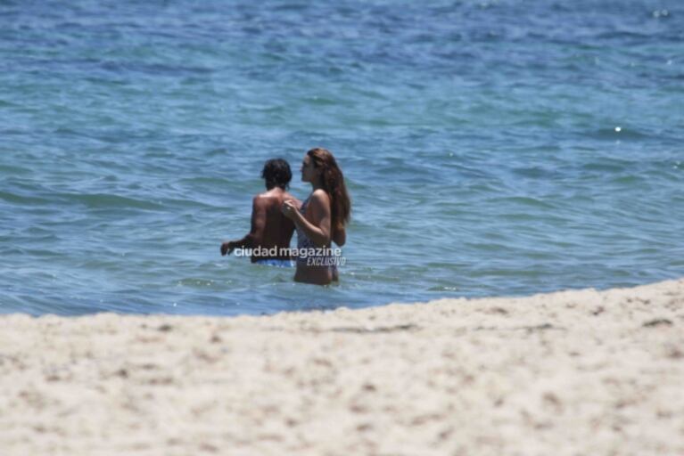 Las fotos de Ámbar, la hija de Juana, Nacho Viale y su novia Lucía Pedraza disfrutando de las playas de Punta