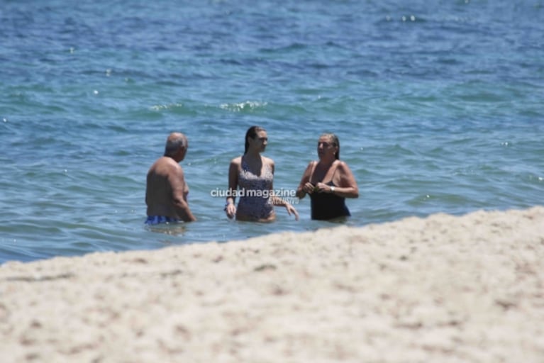 Las fotos de Ámbar, la hija de Juana, Nacho Viale y su novia Lucía Pedraza disfrutando de las playas de Punta