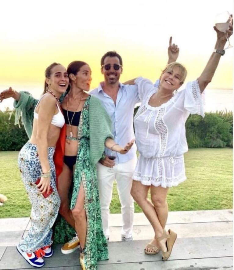 Las fotos de Ámbar, la hija de Juana, Nacho Viale y su novia Lucía Pedraza disfrutando de las playas de Punta