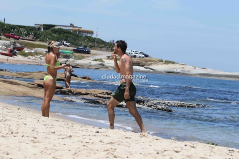 Las fotos de Ámbar, la hija de Juana, Nacho Viale y su novia Lucía Pedraza disfrutando de las playas de Punta