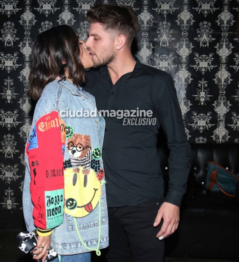 Las fotos de Ángela Leiva con su novio, Gabriel Mikelovich, a puro beso y arrumaco 