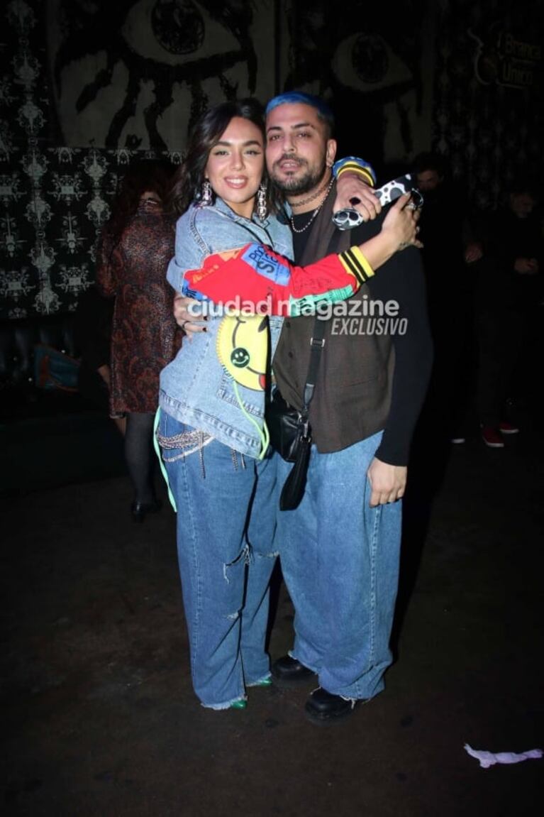 Las fotos de Ángela Leiva con su novio, Gabriel Mikelovich, a puro beso y arrumaco 