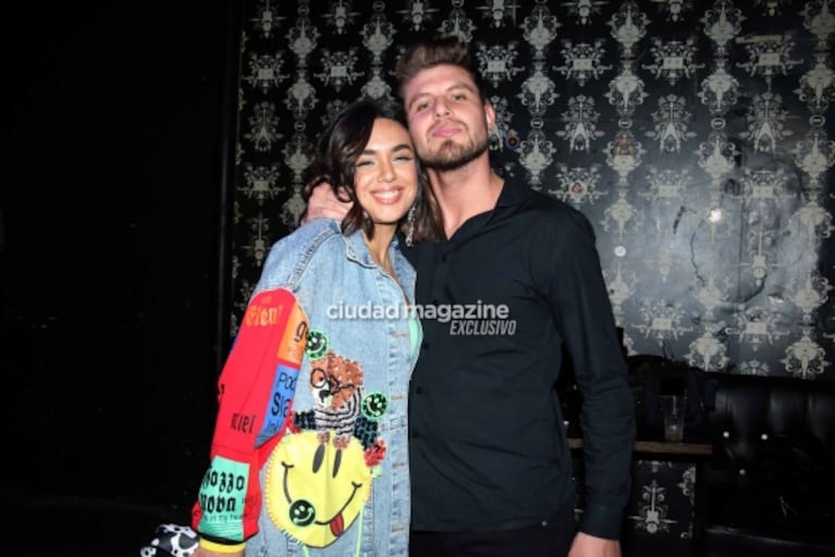 Las fotos de Ángela Leiva con su novio, Gabriel Mikelovich, a puro beso y arrumaco 