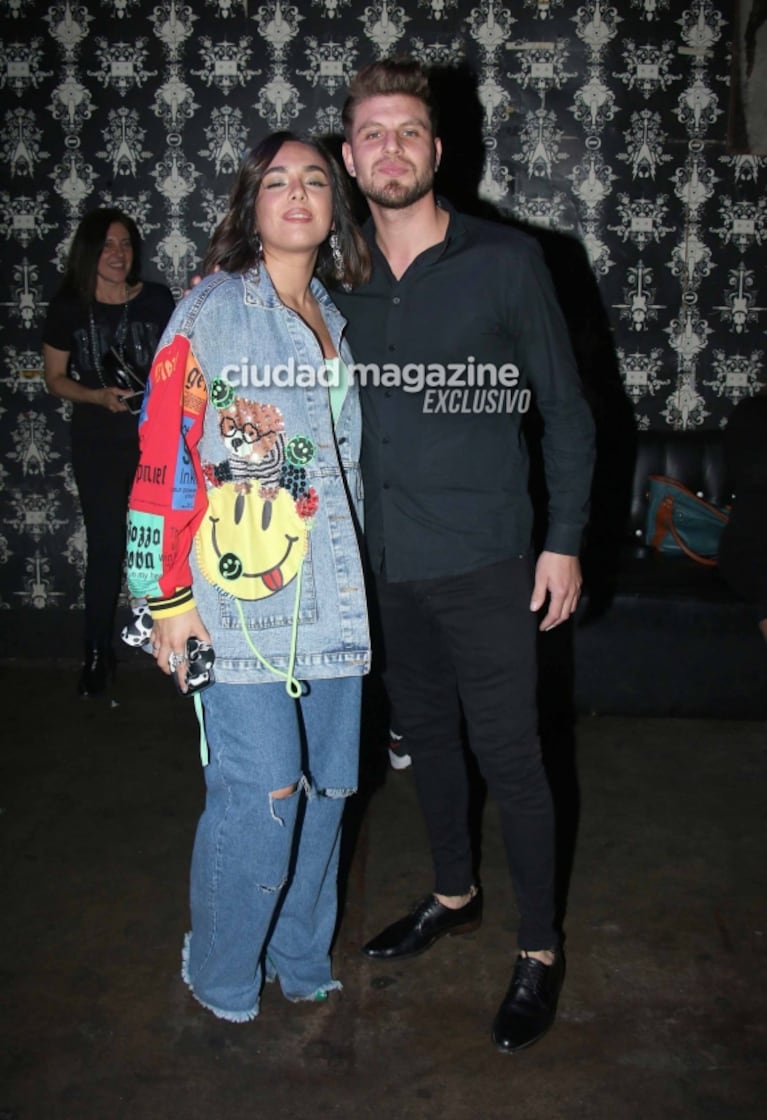 Las fotos de Ángela Leiva con su novio, Gabriel Mikelovich, a puro beso y arrumaco 