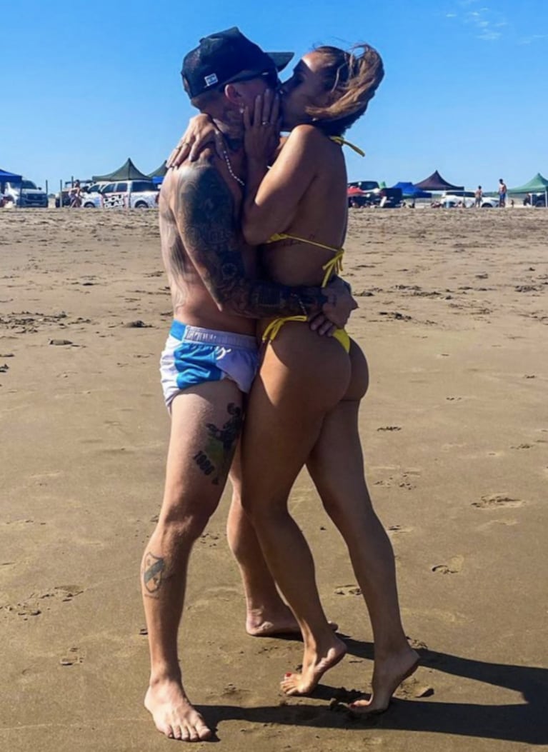 Las fotos de Barby Silenzi y el Polaco, muy cariñosos en la playa: "Él y yo"