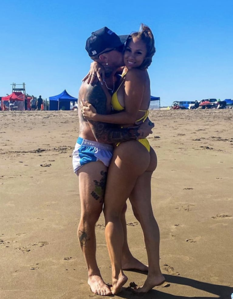 Las fotos de Barby Silenzi y el Polaco, muy cariñosos en la playa: "Él y yo"