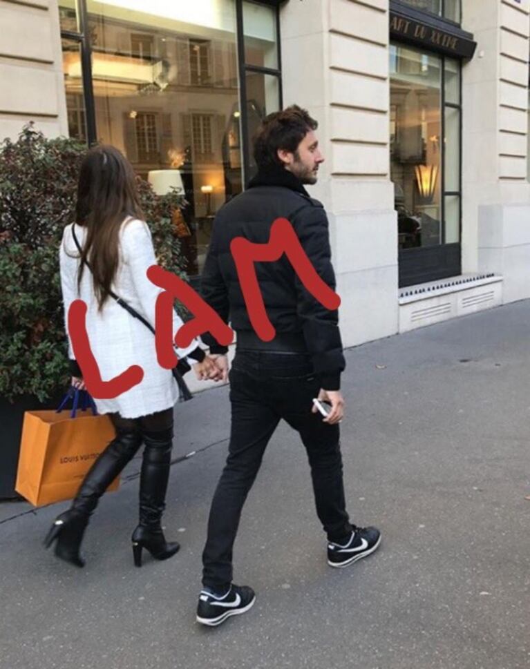 Las fotos de China Suárez y Benjamín Vicuña paseando enamorados por las calles de París