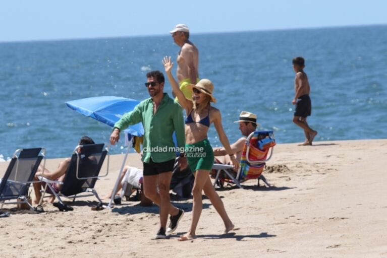 Las fotos de Cholo Simeone con Carla Pereyra y sus hijas en Punta del Este: playa, amor y juegos frente al mar