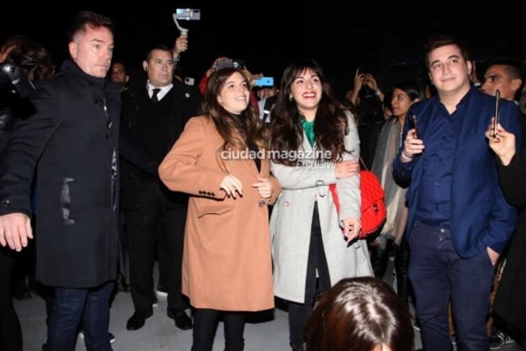 Las fotos de Dalma y Gianinna Maradona en la emotiva presentación del Tango D10S, el avión que homenajea a Diego
