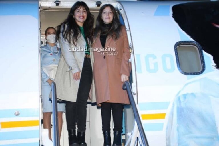 Las fotos de Dalma y Gianinna Maradona en la emotiva presentación del Tango D10S, el avión que homenajea a Diego