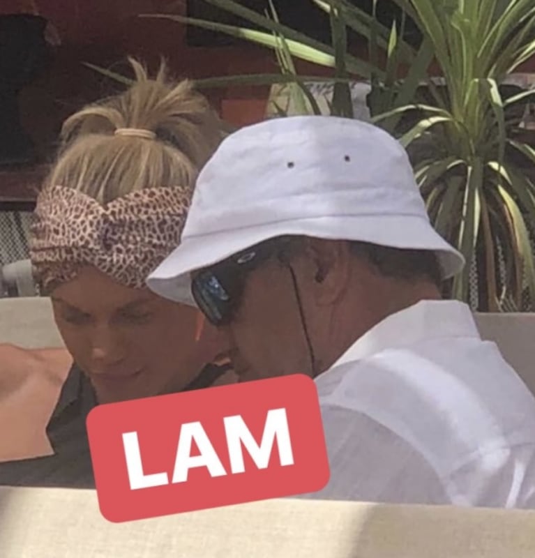 Las fotos de Daniel Scioli y Gisela Berger, de vacaciones en Saint Tropez: playa, bikini y look "Piluso"