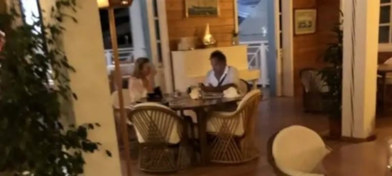 Las fotos de Daniel Scioli y Gisela Berger, de vacaciones en Saint Tropez: playa, bikini y look "Piluso"