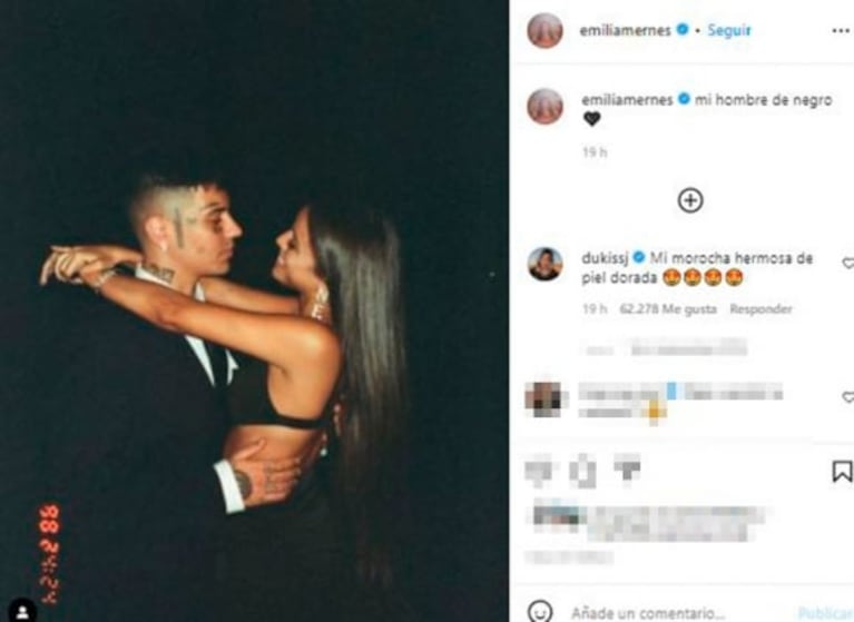 Las fotos de Duki y Emilia Mernes, enamorados en el casamiento de Ricky Montaner con Stefi Roitman