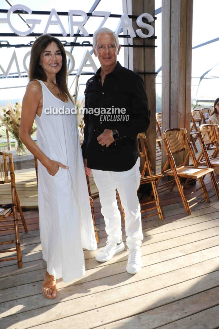 Las fotos de Elina y Eduardo Costantini rodeados de famosos en su desfile en Punta del Este: amor y moda frente al mar