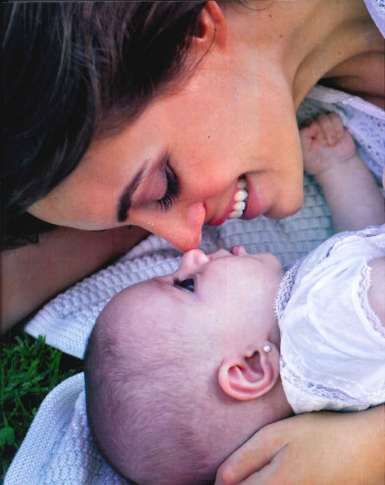 Las fotos de Emilia Attias con su hija, Gina: "Es muy fuerte darle el pecho, mimarla y recibir sus primeras miradas"