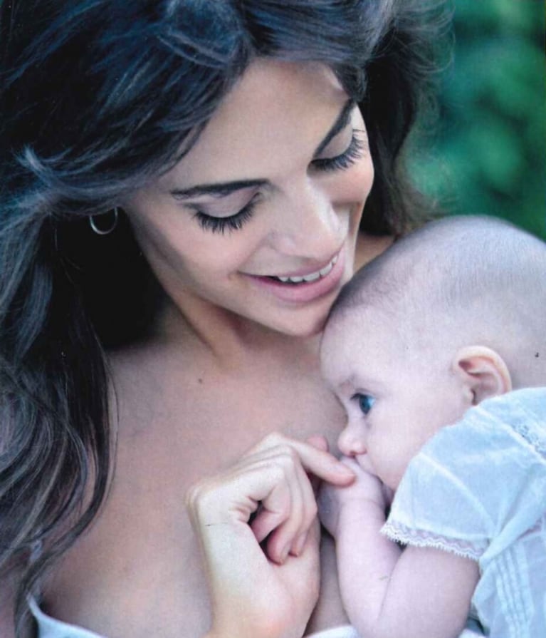 Las fotos de Emilia Attias con su hija, Gina: "Es muy fuerte darle el pecho, mimarla y recibir sus primeras miradas"