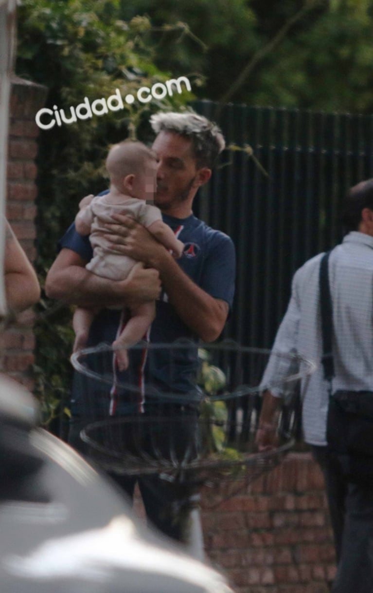 Las fotos de Emmanuel Horvilleur, baboso con el bebé de Celeste Cid: "Aunque somos padres separados, seguimos siendo una familia"