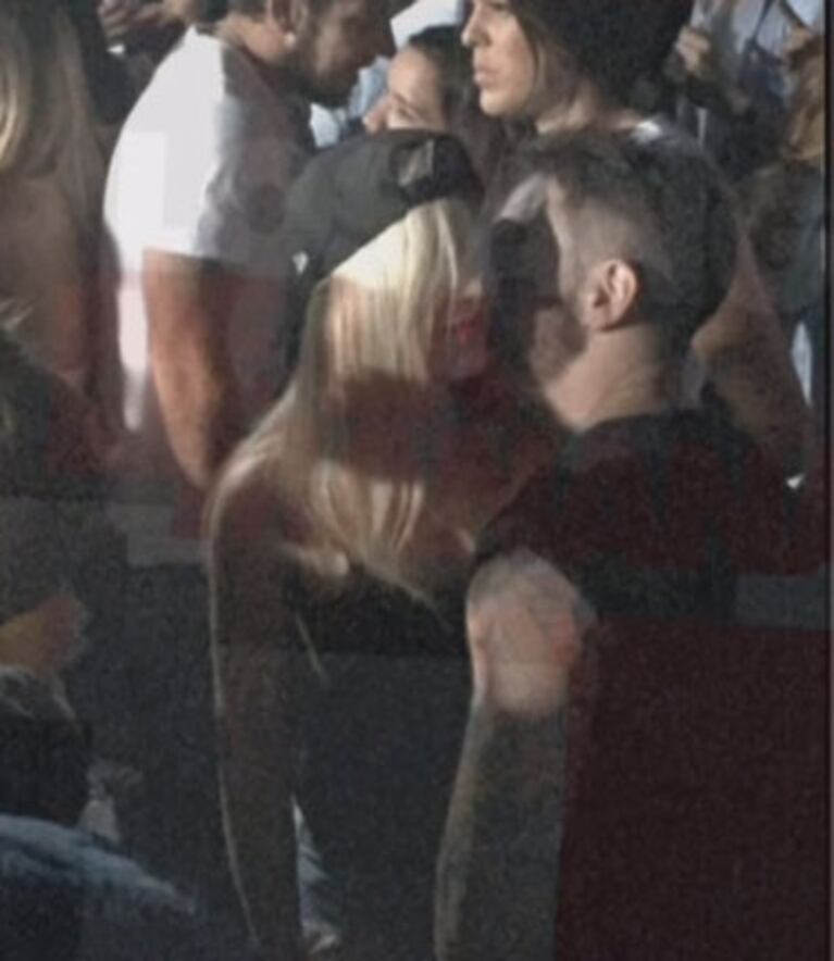 Las fotos de Federico Bal y Laurita Fernández, muy cariñosos en un boliche