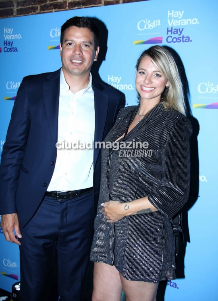 Las fotos de Flor Vigna y Luciano Castro, a los besos, y Jimena Campisi luciendo su embarazo en un evento