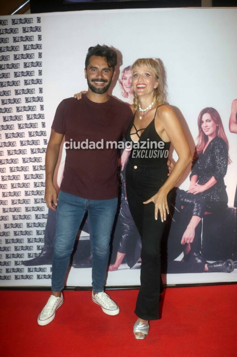 Las fotos de Francella, Mica Viciconte, Fabián Cubero, Luciano Cáceres y su novia: noche de parejitas y amigos en el teatro