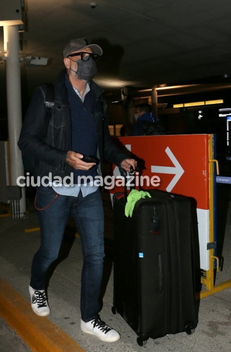 Las fotos de Jorge Rial en Ezeiza rumbo a Miami para vacunarse contra el covid