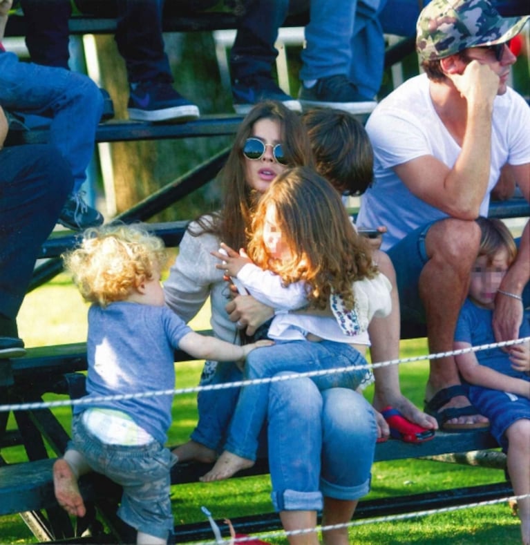 Las fotos de la China Suárez y Benjamín Vicuña, juntos con sus hijos en el Día de la Madre