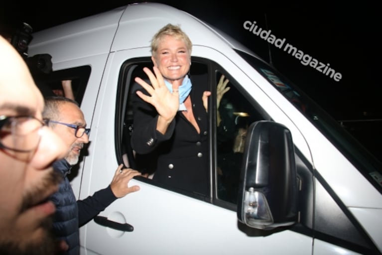 Las fotos de la llegada de Xuxa a la Argentina y el recibimiento de sus fans